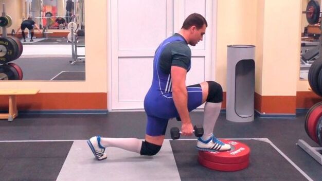Lunges exercise with dumbbells, increasing male potency